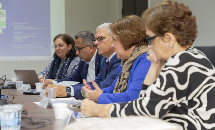 Tecpar recebe comitiva da OPAS