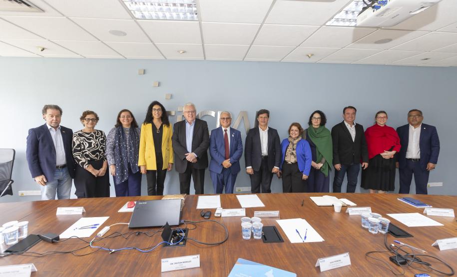 Tecpar recebe comitiva da OPAS