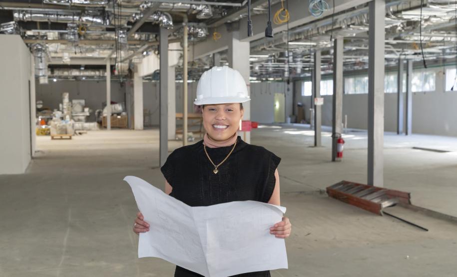 Emilly Silva Matheus, residente técnica do Tecpar,  cria manual para projetos em BIM na indústria farmacêutica