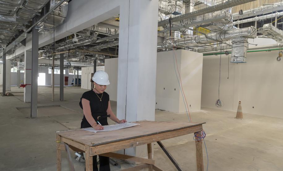 Emilly Silva Matheus, residente técnica do Tecpar,  cria manual para projetos em BIM na indústria farmacêutica