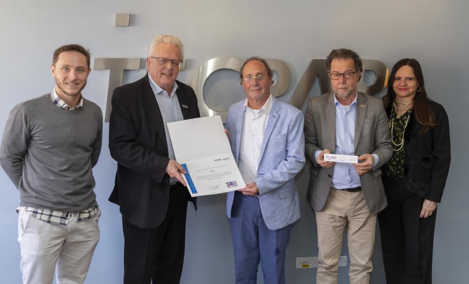 Tecpar concede Selo de Inovação para empresa de saúde bucal