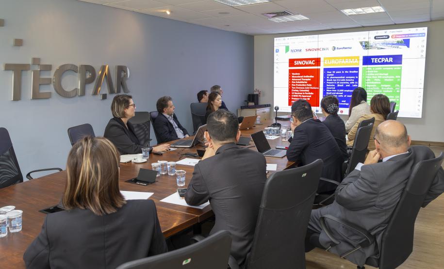 Tecpar e Sinovac iniciam trabalhos para produção de vacinas para o SUS no Paraná
