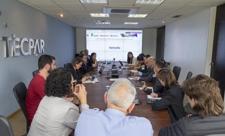 Tecpar e Sinovac iniciam trabalhos para produção de vacinas para o SUS no Paraná