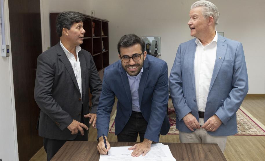 Tecpar e Ipardes se unem para estudar impacto socioeconômico do instituto no Paraná