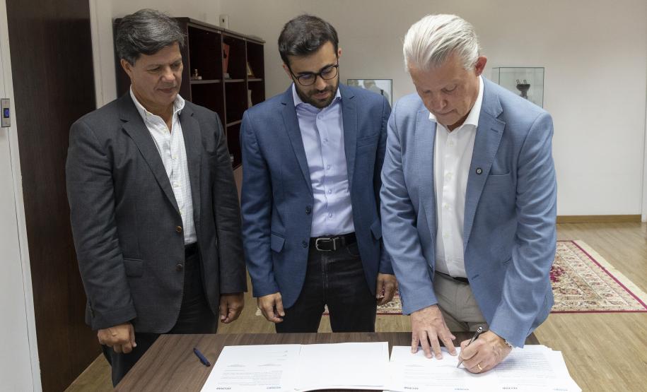 Tecpar e Ipardes se unem para estudar impacto socioeconômico do instituto no Paraná