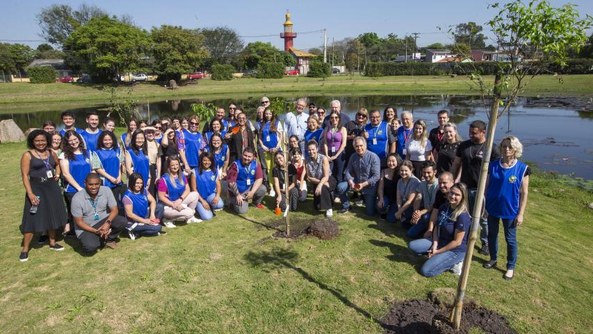 Empresas do Parque Tecnológico da Saúde plantam árvores em alusão ao Dia da Árvore